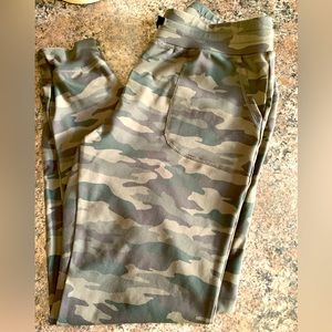 ZYIA Camouflage Activewear Joggers. Size 6-8